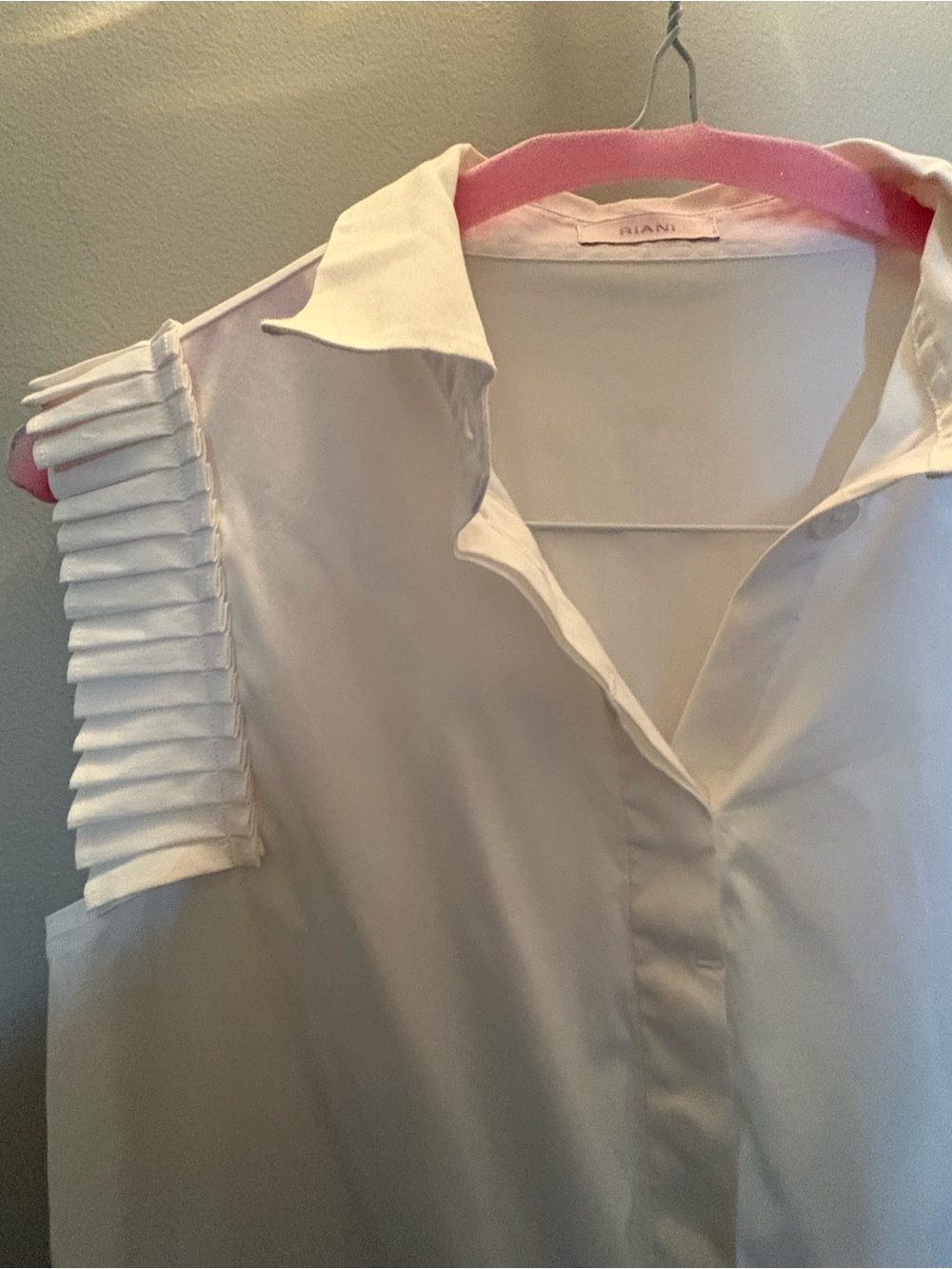 RIANI- size 4 US Sleeveless White Pleated Trim Tie-Front Blouse - Picture 16 of 17